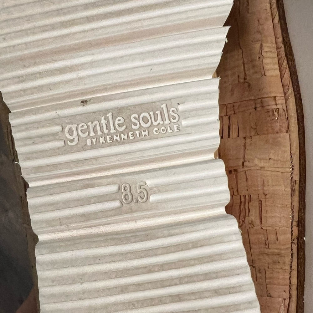 Gentle Souls Tan Flats - Picture 12 of 12